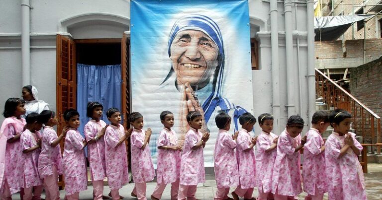 ಮದರ್‌ ತೆರೇಸಾರ ಮಿಷನರೀಸ್‌ ಬ್ಯಾಂಕ್‌ ಖಾತೆಗಳ ಸ್ಥಗಿತ: ಮಮತಾ ಬ್ಯಾನರ್ಜಿ ಆರೋಪ