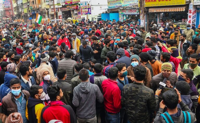 ಉದ್ಯೋಗಾಕಾಂಕ್ಷಿಗಳ ಪ್ರತಿಭಟನೆ: ನೇಮಕಾತಿ ಪರೀಕ್ಷೆಗಳನ್ನು ರದ್ದುಗೊಳಿಸಿದ ರೈಲ್ವೇ