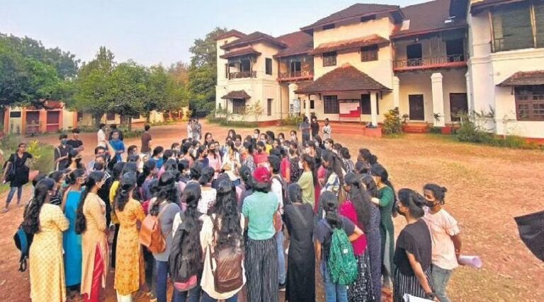 ಕೇರಳ: ಸಂಜೆ ಕರ್ಫ್ಯೂ ವಿರುದ್ಧ ವಿದ್ಯಾರ್ಥಿನಿಯರ ಒಂದು ವರ್ಷದ ಹೋರಾಟಕ್ಕೆ ಗೆಲುವು