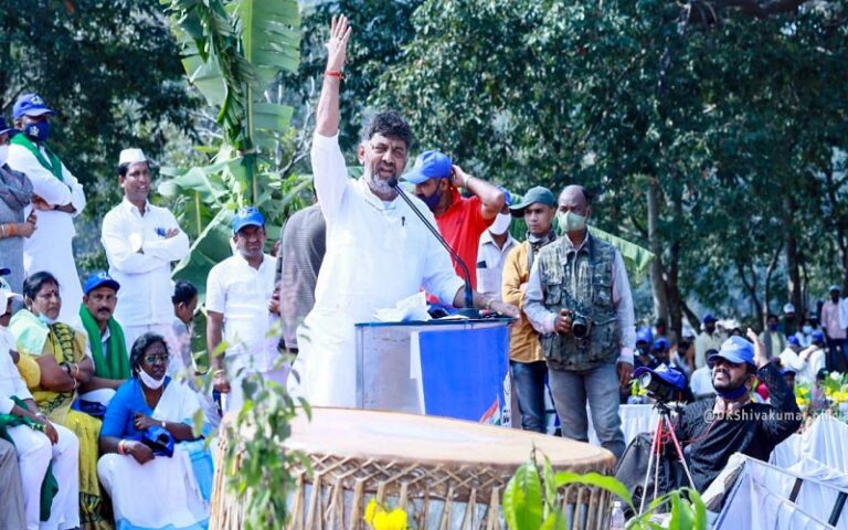 ನನಗೆ ಯಾವುದೇ ಸೋಂಕಿನ ಲಕ್ಷಣಗಳಿಲ್ಲ, ಆದರೂ ಸರ್ಕಾರ ಸಂಚು ನಡೆಸುತ್ತಿದೆ: ಡಿ.ಕೆ.ಶಿವಕುಮಾರ್‌ ಆರೋಪ