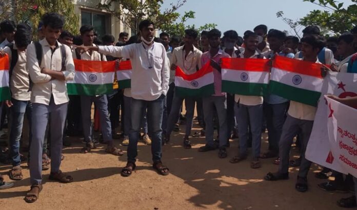 ವಿದ್ಯಾರ್ಥಿಗಳಲ್ಲಿ ಕೋಮುವಾದದ ವಿಷಬೀಜ ಬಿತ್ತಿ ಒಡೆದು ಆಳುತ್ತಿರುವ ಸರ್ಕಾರ: SFI ಆಕ್ರೋಶ | Naanu Gauri