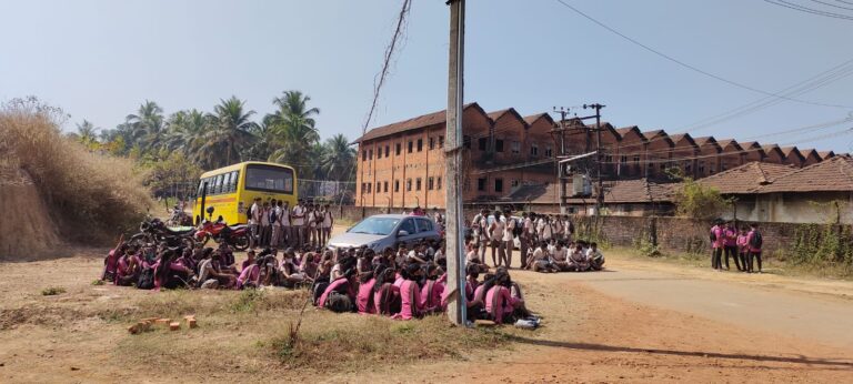 ಬೈಂದೂರು ಬಿಜೆಪಿ ಶಾಸಕನ ಒಡೆತನದ ಕಾಲೇಜಿನ ಸಿಬ್ಬಂದಿಯಿಂದ ವಿದ್ಯಾರ್ಥಿನಿಯರಿಗೆ ಅಶ್ಲೀಲ ಸಂದೇಶ- ಕಿರುಕುಳ ಆರೋಪ: ವಿದ್ಯಾರ್ಥಿಗಳಿಂದ ಧರಣಿ