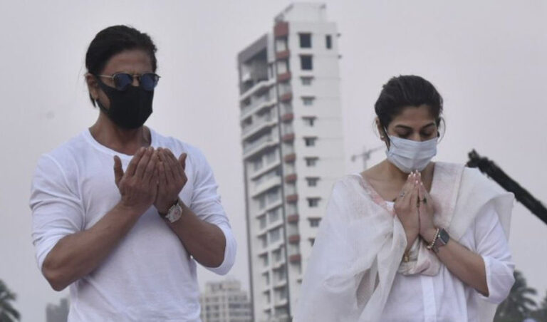 ಇದು ನನ್ನ ಭಾರತ: ಲತಾ ಮಂಗೇಶ್ಕರ್‌ರವರಿಗೆ ಅಂತಿಮ ನಮನ ಸಲ್ಲಿಸುವ ಶಾರುಖ್ ಖಾನ್ ಚಿತ್ರ ವೈರಲ್