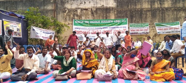 ಬೀದಿ ನಾಟಕದ ಕಲಾವಿದರನ್ನು ಅಕ್ಷರಶಃ ಬೀದಿಗೆ ತಳ್ಳಿದ ಸರ್ಕಾರ: ನಾಟಕದ ಮೂಲಕ ಪ್ರತಿಭಟನೆ