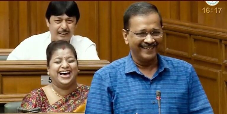 ತೆರಿಗೆ ವಿನಾಯಿತಿ ನೀಡುವುದರ ಬದಲು ಯೂಟ್ಯೂಬ್‌ಗೆ ಅಪ್ಲೋಡ್ ಮಾಡಿ: ಕಾಶ್ಮೀರ್ ಫೈಲ್ಸ್ ನಿರ್ದೇಶಕನಿಗೆ ಕೇಜ್ರಿವಾಲ್ ಸವಾಲು