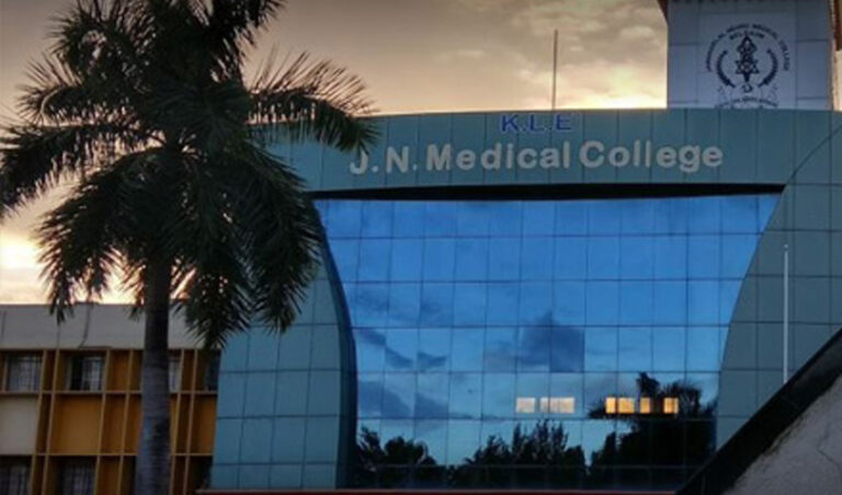 ಸರ್ಕಾರಿ ವೈದ್ಯಕೀಯ ಸೀಟಿಗೂ ನಿಗಧಿಗಿಂತ ನಾಲ್ಕು ಪಟ್ಟು ಅಧಿಕ ಶುಲ್ಕ ವಸೂಲಿ ಮಾಡುತ್ತಿರುವ KLE ಕಾಲೇಜು: ದೂರು ದಾಖಲು