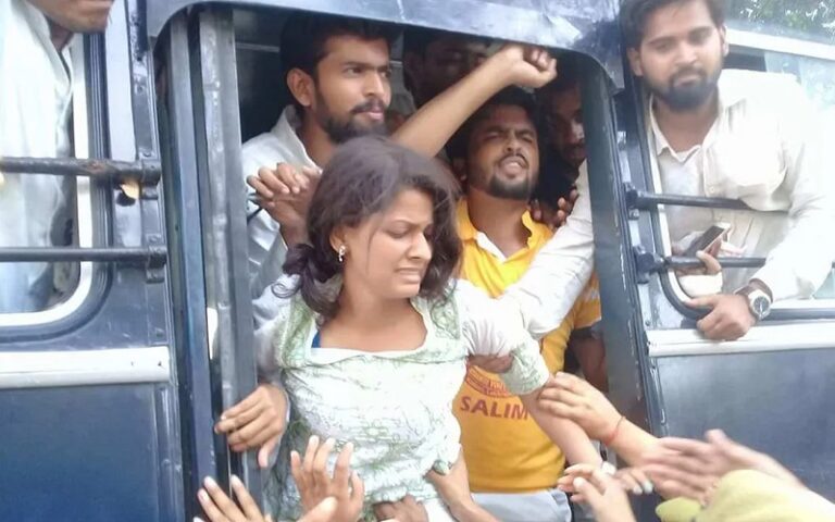 ಲಕ್ನೋ: ಯೋಗಿ ಆದಿತ್ಯನಾಥ್‌ಗೆ ಕಪ್ಪು ಬಾವುಟ ಪ್ರದರ್ಶಿಸಿದ್ದ ವಿದ್ಯಾರ್ಥಿ ನಾಯಕಿ ಗೆಲುವಿನತ್ತ ದಾಪುಗಾಲು