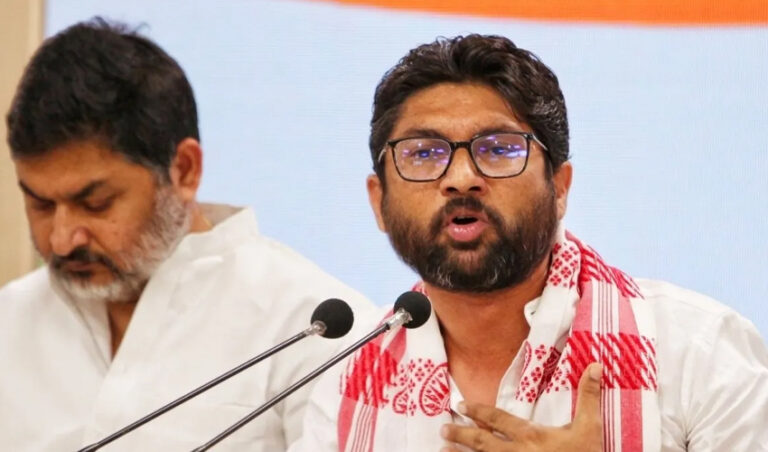 ಗೋಡ್ಸೆ ಭಕ್ತರು ಪ್ರಧಾನಿ ಕಾರ್ಯಾಲಯದಲ್ಲಿದ್ದಾರೆ, ಅವರೆ ನನ್ನ ಬಂಧನಕ್ಕೆ ನೇರ ಕಾರಣ: ಜಿಗ್ನೇಶ್ ಮೇವಾನಿ