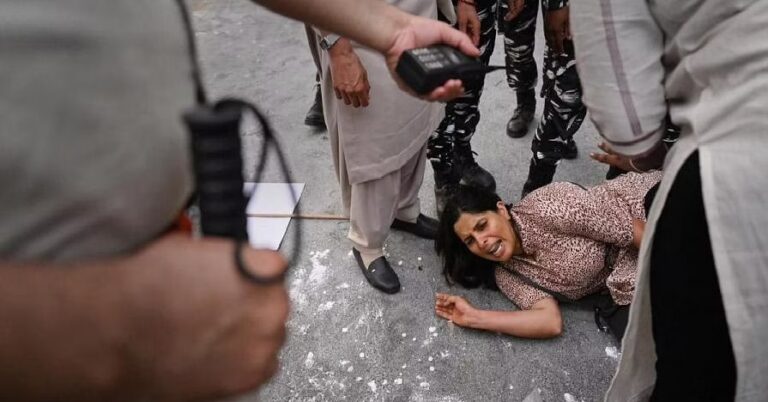 ಅಗ್ನಿಪಥ್ ಯೋಜನೆ: ಮಧ್ಯಪ್ರದೇಶದಲ್ಲಿ ತೀವ್ರಗೊಂಡ ಪ್ರತಿಭಟನೆ, ಕಲ್ಲು ತೂರಾಟ, ಹಳಿಗಳ ಮೇಲೆ ಧರಣಿ