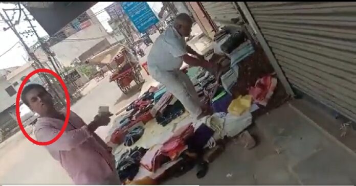 ಯುಪಿ: ವೃದ್ಧ ಮುಸ್ಲಿಂ ಬೀದಿಬದಿ ವ್ಯಾಪಾರಿಯನ್ನು ವ್ಯಾಪಾರ ಮಾಡದಂತೆ ತಡೆದ ದುಷ್ಕರ್ಮಿ