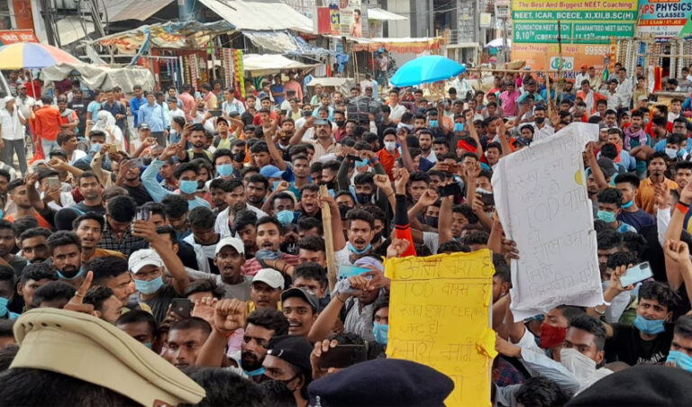 “ಉದ್ಯೋಗ ನೀಡಿ, ಇಲ್ಲದಿದ್ದರೆ ಕೊಂದುಬಿಡಿ”: ಅಗ್ನಿಪಥ್ ಯೋಜನೆ ವಿರೋಧಿಸಿ ಉದ್ಯೋಗಾಂಕ್ಷಿಗಳ ಪ್ರತಿಭಟನೆ