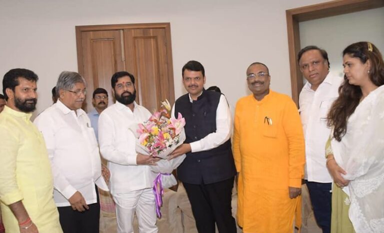 ಏಕನಾಥ್ ಶಿಂಧೆ ಮಹಾರಾಷ್ಟ್ರ ಮುಖ್ಯಮಂತ್ರಿಯಾಗಲಿದ್ದಾರೆ ಎಂದು ಘೋಷಿಸಿದ ಬಿಜೆಪಿಯ ದೇವೇಂದ್ರ ಫಡ್ನವಿಸ್