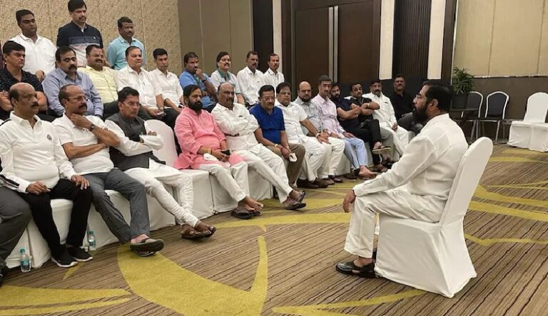 ಮಹಾರಾಷ್ಟ್ರ: ವಿಶ್ವಾಸಮತ ಯಾಚನೆ ನಡೆಸಲು ವಕೀಲರನ್ನು ಸಂಪರ್ಕಿಸುತ್ತಿರುವ ಬಂಡಾಯ ಶಾಸಕರು