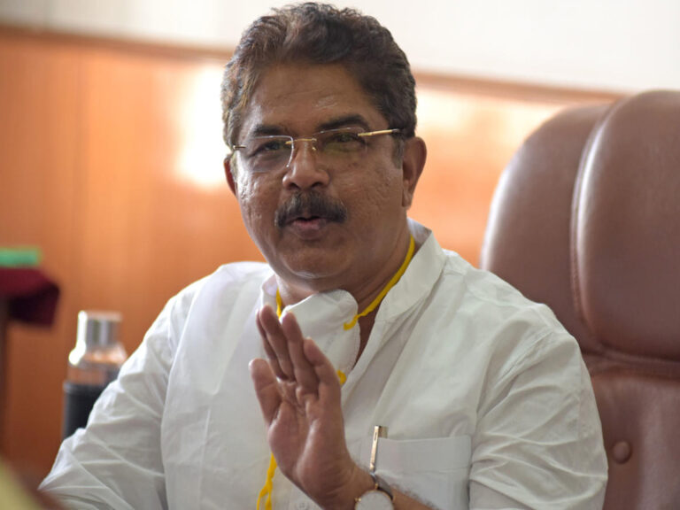 ಎಲ್ಲ ರಾಜಕೀಯ ವಿರೋಧಿಗಳನ್ನು ಕಮ್ಯುನಿಸ್ಟರನ್ನಾಗಿಸುವ ಬಲಪಂಥೀಯರಿಗೆ ರಾಜಕೀಯ ಶಾಸ್ತ್ರದ ಪ್ರಾಥಮಿಕ ಪಾಠಗಳು