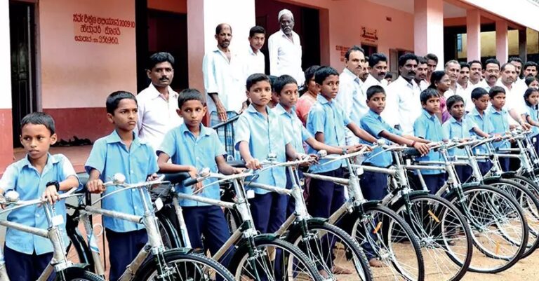 ಶಾಲಾ ಮಕ್ಕಳಿಗೆ ಬೈಸಿಕಲ್, ಶೂ ಮತ್ತು ಸಾಕ್ಸ್ ನೀಡದೆ ಸಂವಿಧಾನಬದ್ಧ ಹಕ್ಕಿನ ಉಲ್ಲಂಘನೆ: ಕರ್ನಾಟಕ ರಾಜ್ಯ ಶಾಲಾಭಿವೃದ್ಧಿ ಮತ್ತು ಮೇಲುಸ್ತುವಾರಿ ಸಮಿತಿಗಳ ಸಮನ್ವಯ ವೇದಿಕೆ ಖಂಡನೆ