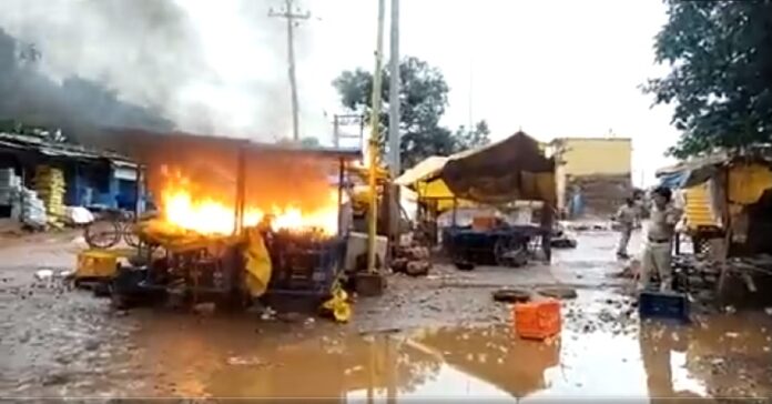 ಬಾಗಲಕೋಟೆ-ಕೆರೂರಿನಲ್ಲಿ ಕೋಮು ಉದ್ವಿಘ್ನ: ಹಿಂದೂ ಜಾಗರಣ ವೇದಿಕೆ ಘರ್ಷಣೆಯಲ್ಲಿ ಭಾಗಿ | Naanu Gauri