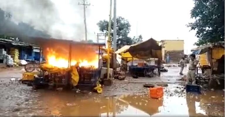 ಬಾಗಲಕೋಟೆ-ಕೆರೂರಿನಲ್ಲಿ ಕೋಮು ಉದ್ವಿಘ್ನ: ಹಿಂದೂ ಜಾಗರಣ ವೇದಿಕೆ ಘರ್ಷಣೆಯಲ್ಲಿ ಭಾಗಿ | Naanu Gauri