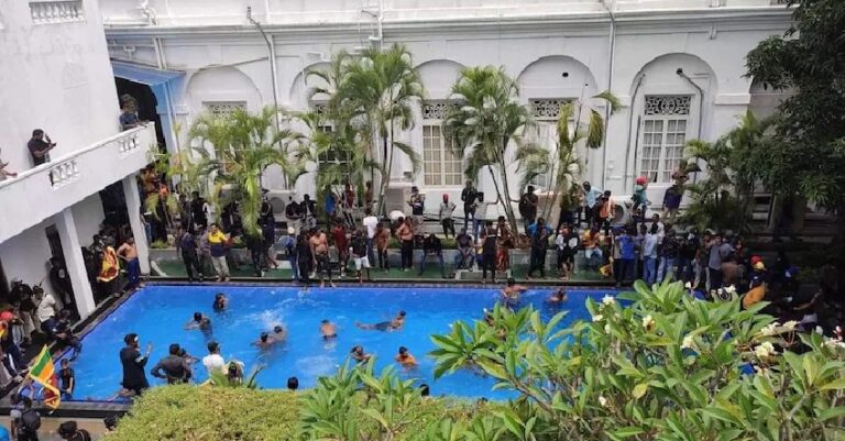 ಶ್ರೀಲಂಕಾ: ರಾಷ್ಟ್ರಪತಿ ನಿವಾಸ ವಶಪಡಿಸಿ ಸ್ವಿಮಿಂಗ್‌ಪೂಲ್‌ನಲ್ಲಿ ಈಜಾಡಿದ ಪ್ರತಿಭಟನಾಕಾರರು | Naanu Gauri