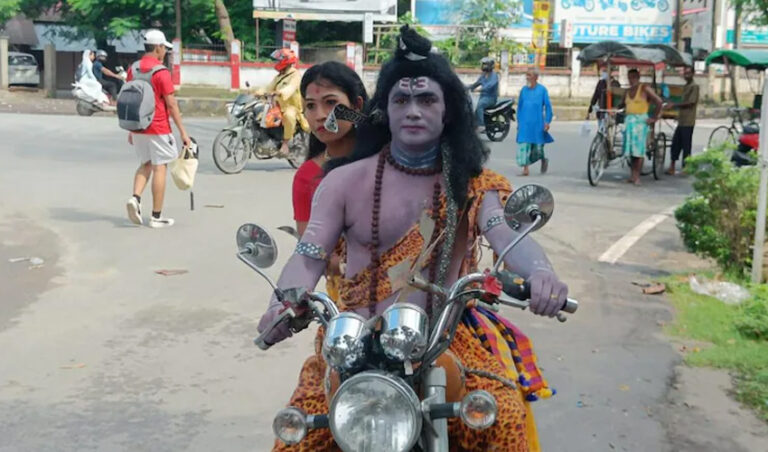 ಬೆಲೆ ಏರಿಕೆ ವಿರುದ್ಧ ಶಿವ-ಪಾರ್ವತಿ ವೇಷದಲ್ಲಿ ಬೀದಿನಾಟಕ: ವ್ಯಕ್ತಿಯ ಬಂಧನ