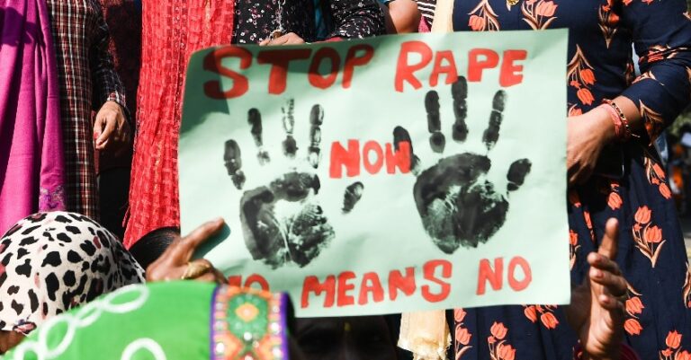 ಸ್ಪಾ ಮ್ಯಾನೇಜರ್‌‌ ಮತ್ತು ಗ್ರಾಹಕನಿಂದ ಉದ್ಯೋಗಿಯ ಮೇಲೆ ಸಾಮೂಹಿಕ ಅತ್ಯಾಚಾರ