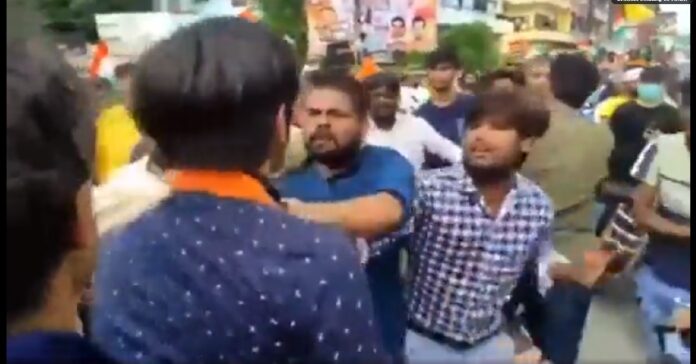 ತಿರಂಗ ಯಾತ್ರೆ ವೇಳೆ ಹೊಡೆದಾಡಿಕೊಂಡ ಬಿಜೆಪಿ ಕಾರ್ಯಕರ್ತರು: ದಂಗೆಯಾತ್ರೆ ಮಾಡಬೇಡಿ ಎಂದ ಅಖಿಲೇಶ್‌