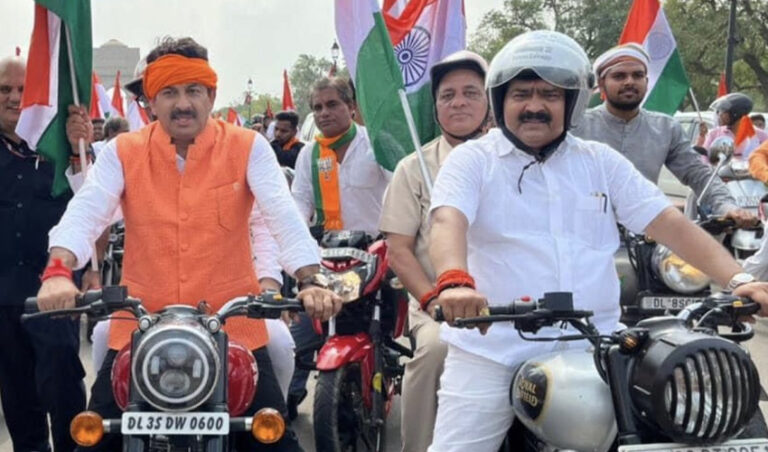 ಹೆಲ್ಮೆಟ್ ಇಲ್ಲದೆ ಬೈಕ್ ಚಾಲನೆ; ಬಿಜೆಪಿ ಸಂಸದ ಮನೋಜ್ ತಿವಾರಿಗೆ ದಂಡ