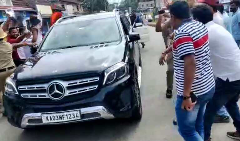 ಸಿದ್ದರಾಮಯ್ಯ ಕಾರಿನ ಮೇಲೆ ಮೊಟ್ಟೆ ಎಸೆದುದ್ದನ್ನು ಖಂಡಿಸಿದ ಮಾಜಿ ಸಿಎಂ ಯಡಿಯೂರಪ್ಪ