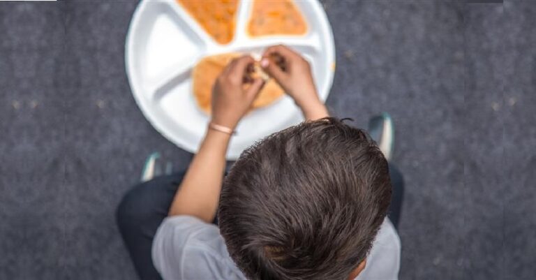 ರಾಜಸ್ಥಾನ: ದಲಿತ ಬಾಲಕಿಯರು ಬಡಿಸಿದ್ದಕ್ಕೆ ಬಿಸಿಯೂಟ ಎಸೆದ ಸವರ್ಣೀಯ ಅಡುಗೆಯವನ ಬಂಧನ | Naanu Gauri