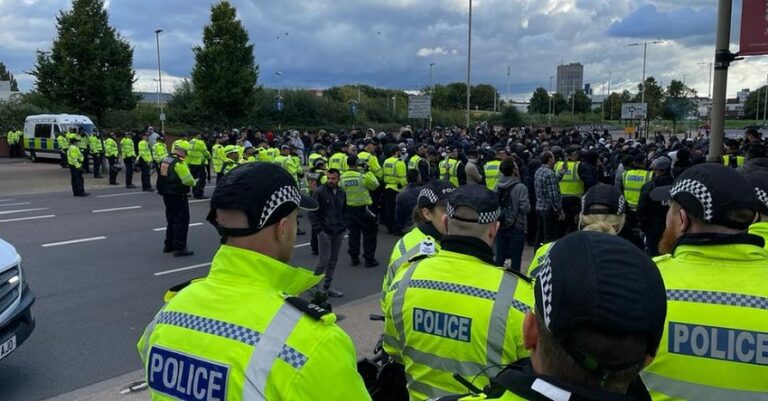 ಇಂಗ್ಲೆಂಡ್‌: ಮುಸ್ಲಿಂ ವಿರೋಧಿ ಘೋಷಣೆ ಕೂಗಿ ಮೆರವಣಿಗೆ ನಡೆಸಿದ ಹಿಂದುತ್ವ ಪ್ರೇರಿತ ಯುವಕರು | Naanu Gauri