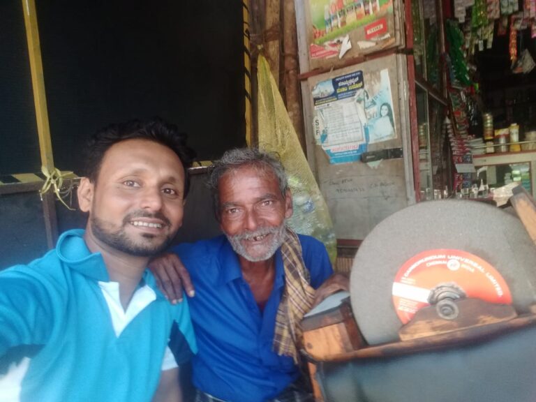 12 ಕೆಜಿ ಭಾರದ ಸಾಣೆಯಂತ್ರ ಹೊತ್ತು ಊರುರು ತಿರುಗುವ ಕತ್ತರಿ ಸಾಣೆಯ ಶರೀಫ್ ಕಾಕನ ಇಕನಾಮಿಕ್ಸ್..