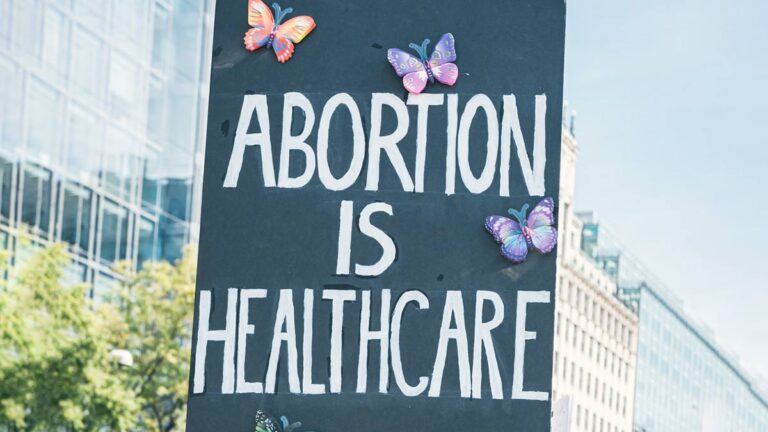 ಗರ್ಭಪಾತಕ್ಕೆ ವಿವಾಹಿತ ಮತ್ತು ಅವಿವಾಹಿತ ಮಹಿಳೆ ಎಂಬ ಬೇಧವಿರಬಾರದು: ಸುಪ್ರೀಂ