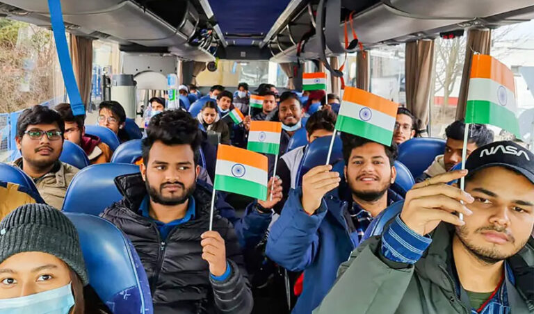 ಉಕ್ರೇನ್‌ನಿಂದ ಮರಳಿದ ವೈದ್ಯ ವಿದ್ಯಾರ್ಥಿಗಳಿಗೆ ಭಾರತದಲ್ಲಿ ಸೀಟು ಕೊಡಲು ಸಾಧ್ಯವಿಲ್ಲ: ಕೇಂದ್ರ ಸರ್ಕಾರ