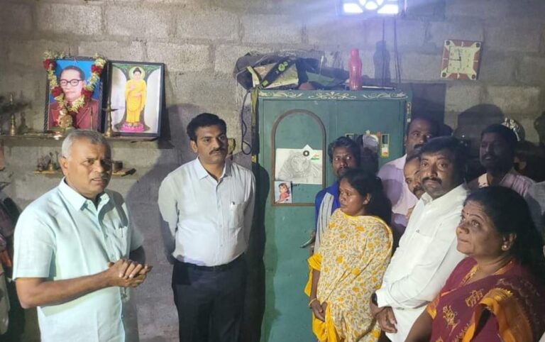 ಮಾಲೂರು: ದಲಿತ ಬಾಲಕನ ಮನೆಗೆ ಶಾಸಕ ನಂಜೇಗೌಡ ಭೇಟಿ – ನೆರವಿನ ಭರವಸೆ