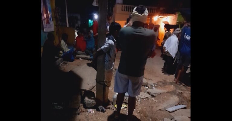 ಚಿಕ್ಕಬಳ್ಳಾಪುರ: ತಮ್ಮ ಜಮೀನಿನಲ್ಲಿ ಆಟವಾಡಿದ ದಲಿತ ಬಾಲಕನನ್ನು ಕರೆಂಟ್ ಕಂಬಕ್ಕೆ ಕಟ್ಟಿ ಥಳಿಸಿದ ಸವರ್ಣೀಯರು