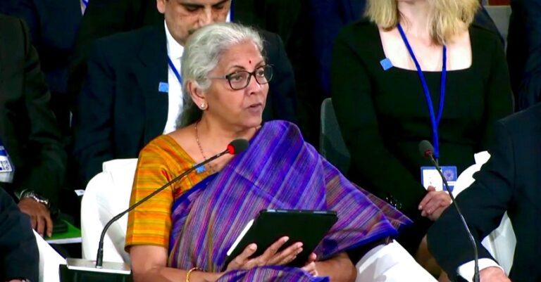 ‘ಸೀತಾರಾಮನ್ ಸ್ಕೂಲ್ ಆಫ್‌ ಇಕನಾಮಿಕ್ಸ್‌‌’: ‘ರುಪಾಯಿ ಕುಸಿಯುತ್ತಿಲ್ಲ, ಡಾಲರ್‌ ಬಲಗೊಳ್ಳುತ್ತಿದೆ’ ಹೇಳಿಕೆಗೆ ಟ್ರೋಲ್‌