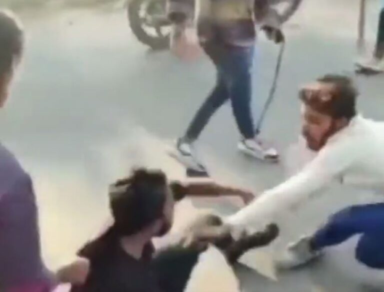 ಗುಜರಾತ್: ದಲಿತ ಯುವಕನಿಗೆ ನಡುರಸ್ತೆಯಲ್ಲಿ ಮಾರಣಾಂತಿಕ ಥಳಿತ- ಐವರು ಸವರ್ಣೀಯರ ಬಂಧನ