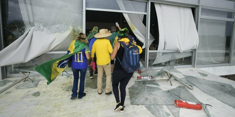 ಬ್ರೆಜಿಲ್: ಸುಪ್ರೀಂ ಕೋರ್ಟ್ & ಅಧ್ಯಕ್ಷೀಯ ಅರಮನೆಗೆ ನುಗ್ಗಿ ಧ್ವಂಸ ಮಾಡಿದ ಬಲಪಂಥೀಯರು