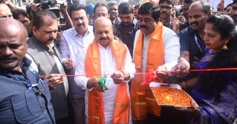 ಬೆಂಗಳೂರು: ಉದ್ಘಾಟನೆಗೊಂಡ ಒಂದೆ ತಿಂಗಳಲ್ಲಿ ಬಿರುಕು ಬಿಟ್ಟ ‘ರ್‍ಯಾಪಿಡ್ ರೋಡ್’!