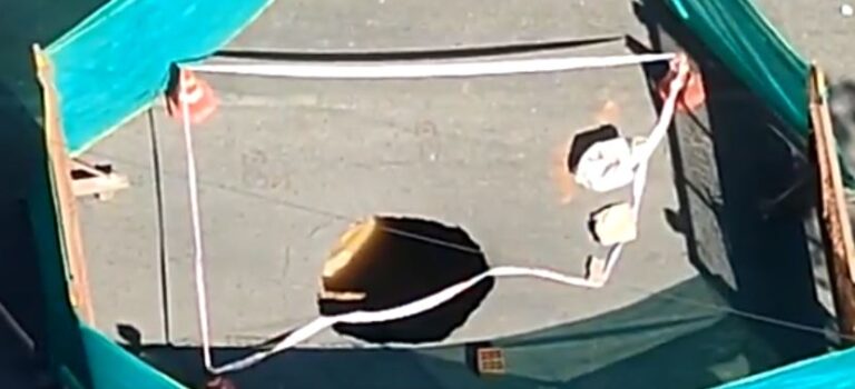 ಬೆಂಗಳೂರು ರಸ್ತೆಯಲ್ಲಿ ದೊಡ್ಡ ತೂತು: ಬೈಕ್ ಸವಾರನಿಗೆ ಅಪಘಾತ