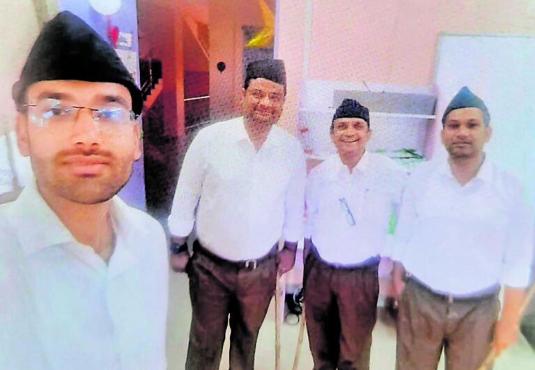 RSS ಗಣವೇಷಧಾರಿಗಳಾಗಿ ಲಾಠಿ ಹಿಡಿದ ಕೇಂದ್ರೀಯ ವಿವಿ ಪ್ರಾಧ್ಯಾಪಕರು: ಸಮರ್ಥಿಸಿಕೊಂಡ ಕುಲಸಚಿವರು