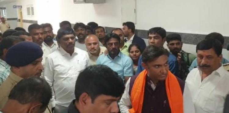 ಸಚಿವ ಅಶ್ವಥ್ ನಾರಾಯಣ್, ಡಾ.ಕೆ ಸುಧಾಕರ್‌ಗೆ ಪ್ರೋಟೋಕಾಲ್ ಪಾಠ ಮಾಡಿದ ಸಂಸದ ಡಿ.ಕೆ ಸುರೇಶ್