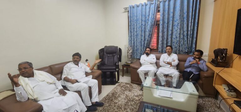 ಬೆಂಗಳೂರಿಗೆ ಹೊರಟ ಲಕ್ಷ್ಮಣ್ ಸವದಿ: ಕಾಂಗ್ರೆಸ್ ಸೇರ್ಪಡೆ ಸಾಧ್ಯತೆ