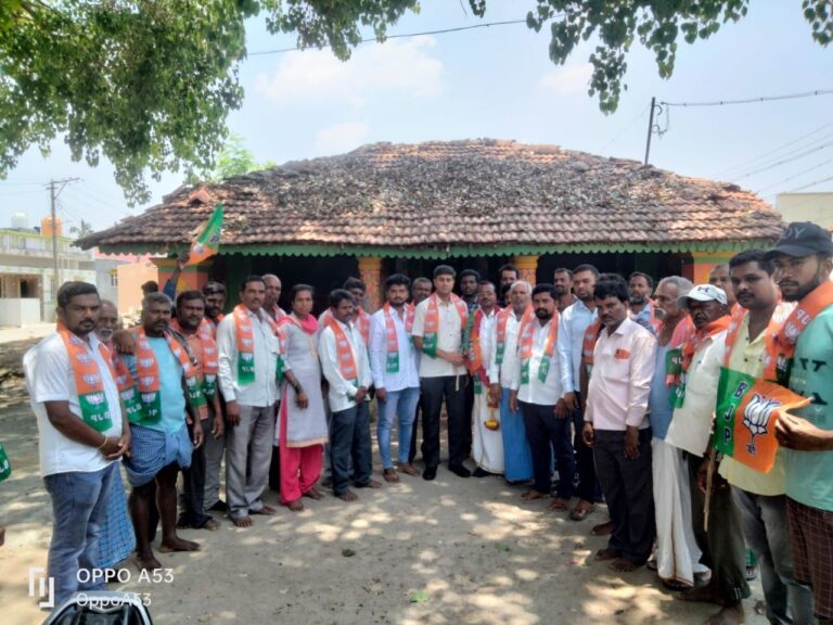 ಸಿದ್ದರಾಮನಹುಂಡಿಯಲ್ಲಿ ಕಾಂಗ್ರೆಸ್ ತೊರೆದ ಕಾರ್ಯಕರ್ತರು ಎಂದು ಬೇರೆ ಊರಿನ ಫೋಟೋ ಹಂಚಿಕೊಂಡ ಬಿಜೆಪಿ