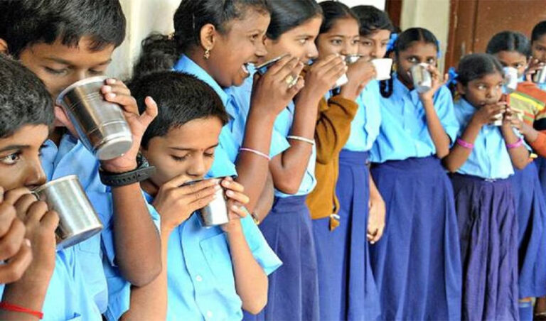 ಜನವರಿಯಿಂದ 11 ಜಿಲ್ಲೆಗಳ ಶಾಲೆಗಳಲ್ಲಿ ಕ್ಷೀರಭಾಗ್ಯ ಸ್ಥಗಿತ: ಹಾಜರಾತಿಯಲ್ಲಿ ಕುಸಿತ