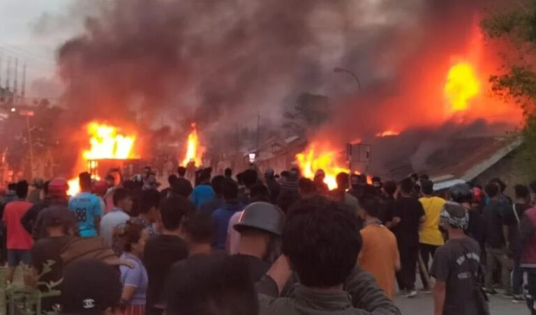 ಈಶಾನ್ಯದಲ್ಲಿ ಬೆಂಕಿಯೊಂದಿಗೆ ಆಟವಾಡುವುದನ್ನು ನಿಲ್ಲಿಸಿ