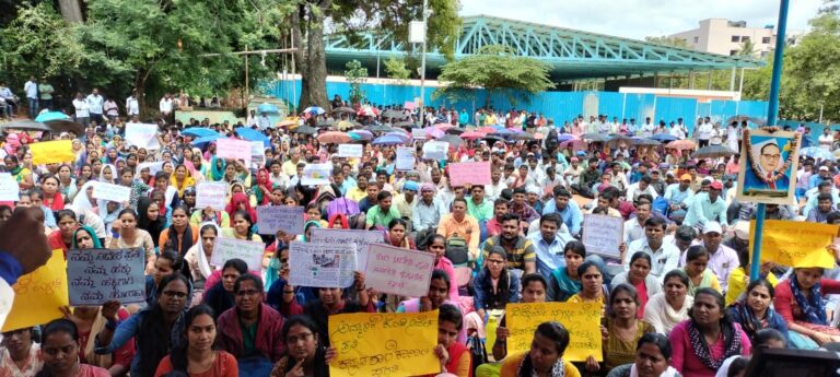 ಕೂಡಲೇ ಸ್ಥಳನಿಯುಕ್ತಿ ಮಾಡಿ ಆದೇಶ ಪ್ರತಿ ನೀಡಿ: ಬೆಂಗಳೂರಿನಲ್ಲಿ ಭಾವೀ ಶಿಕ್ಷಕರ ಹೋರಾಟ