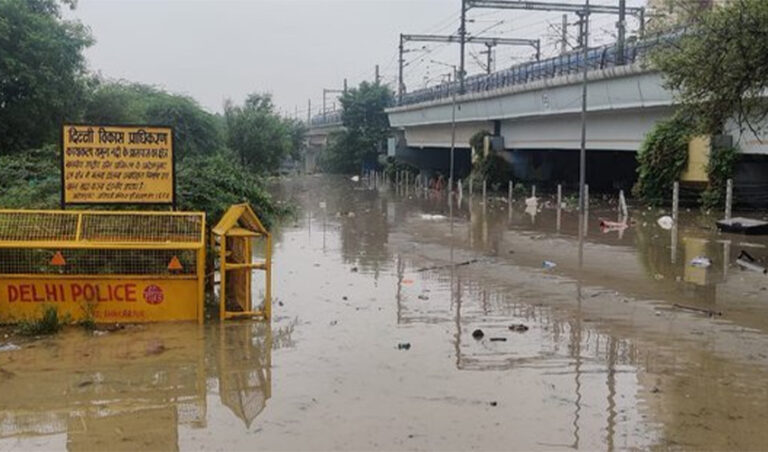 ದೆಹಲಿಯಲ್ಲಿ ಮಿತಿ ಮೀರಿದ ಪ್ರವಾಹ ಪರಿಸ್ಥಿತಿ, ಅಪಾಯದ ಮಟ್ಟ ತಲುಪಿದ ಯಮುನಾ ನದಿ – ಕಾರಣಗಳೇನು?