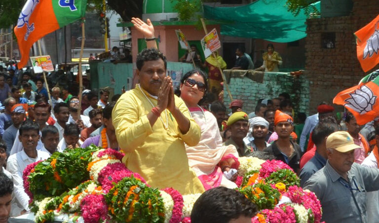 ಉತ್ತರ ಪ್ರದೇಶ: ಜೈಲು ಶಿಕ್ಷೆಗೆ ಗುರಿಯಾದ ಬಿಜೆಪಿ ಸಂಸದ ಸರಕಾರಿ ಕಾರ್ಯಕ್ರಮದಲ್ಲಿ ಭಾಗಿ
