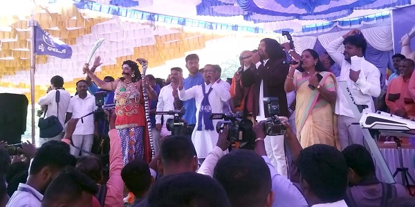 ಮೈಸೂರು: ಪೊಲೀಸ್ ಭದ್ರತೆ ನಡುವೆ ‘ಮಹಿಷ ದಸರಾ ಉತ್ಸವ’ಕ್ಕೆ ವಿಜೃಂಭಣೆಯ ಚಾಲನೆ