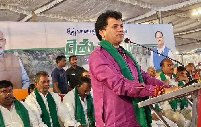 ಭಾರತದಲ್ಲಿ ಇರಬೇಕಿದ್ದರೆ  ‘ಭಾರತ ಮಾತಾ ಕಿ ಜೈ’ ಹೇಳಬೇಕು: ವಿವಾದಾತ್ಮಕ ಹೇಳಿಕೆ ಕೊಟ್ಟ ಕೇಂದ್ರ ಸಚಿವ